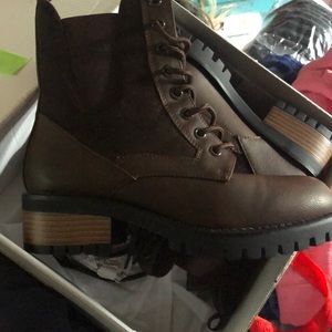 Women’s boots size 7 brown
